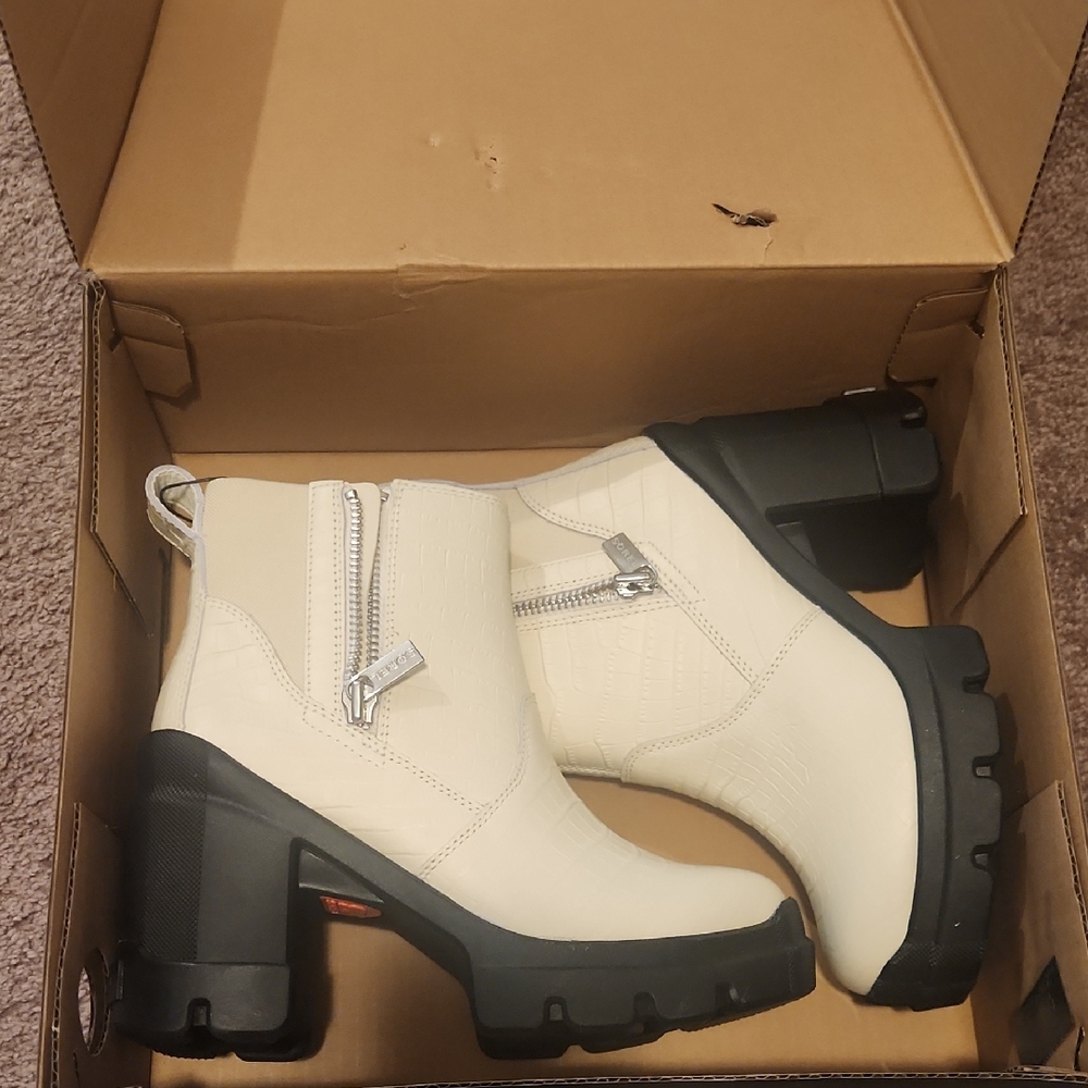 Women's Cream Ankle Boots SOREL 7 NIB